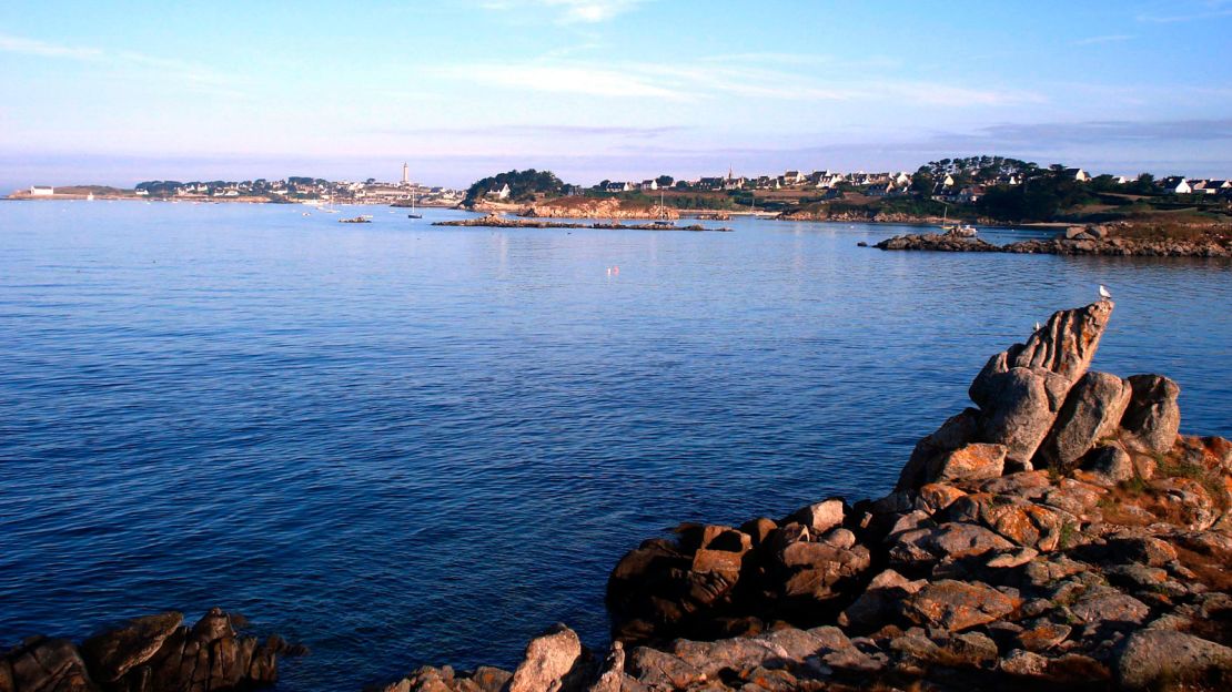 Île de Batz, a tiny haven with a scenic coastline and plenty of sandy beaches.