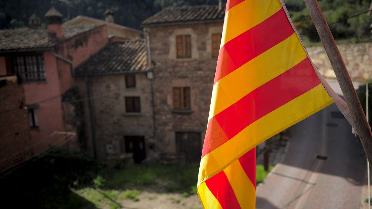 TO GO WITH AFP STORY "Tax-defiant Catalan hamlet defies Spain"
This picture taken on November 7,2012, shows a Catalan flag hanging from a pole in the village of Gallifa, near Barcelona. Villagers in this hamlet near Barcelona aren't waiting for fellow Catalans to vote on sovereignty. They are so set on independence they have stopped handing over some taxes to Madrid. Gallifa, population 200, is one of scores of villages in the region to have made a declaration of sovereignty ahead of Sunday's Catalan election, a region-wide vote which may lead to a later referendum on the issue.AFP PHOTO / JOSEP LAGO        (Photo credit should read JOSEP LAGO/AFP/Getty Images)