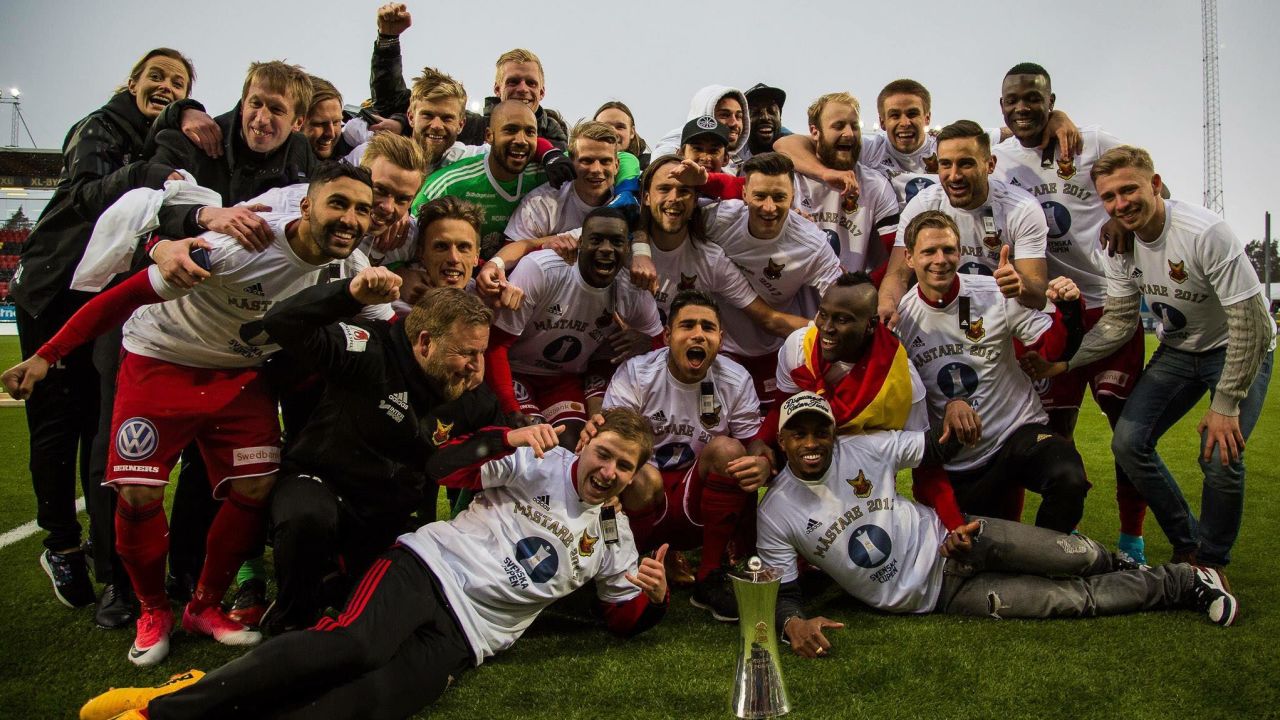 Östersunds FK celebrate the club's first ever piece of major silverware, the 2016/17 Swedish Cup.