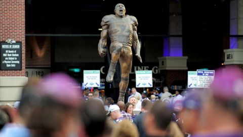 01 ray lewis statue FILE