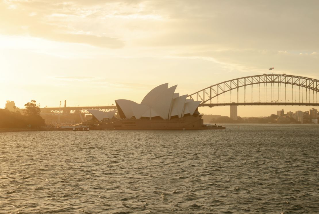 Tomkins recreated the Sydney harbor image.