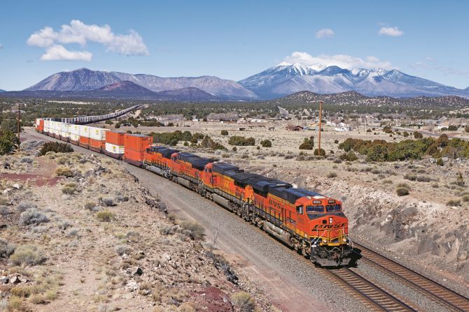 <strong>BNSF ES44DC 6955, Winona, Minnesota</strong>: It's this combination of stunning landscape and locomotive detail that makes Lewis' pictures so striking: "I think it is an important aspect of railway photography, where possible, to get the whole train in the photograph," says Lewis.