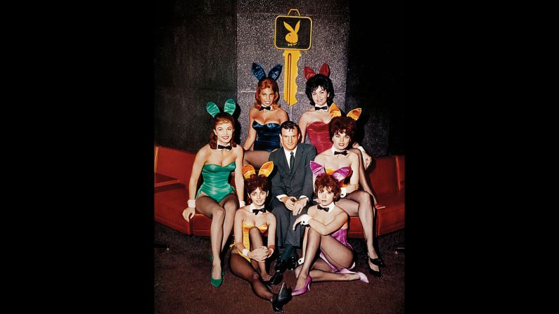 Hugh Hefner with Playboy bunnies in Chicago in 1960. 