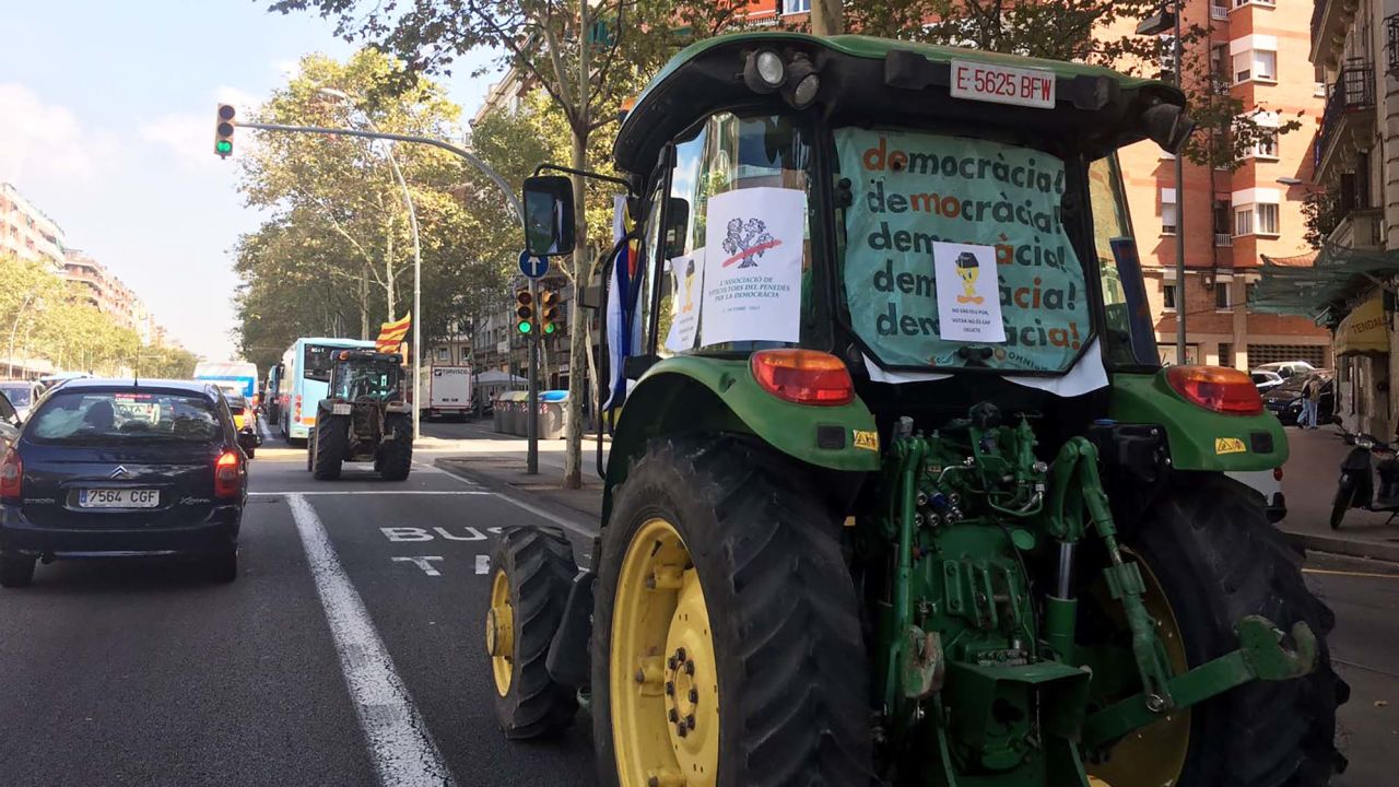 Tractors drive through Barcelona's streets on Friday in support of Sunday's independence referendum.