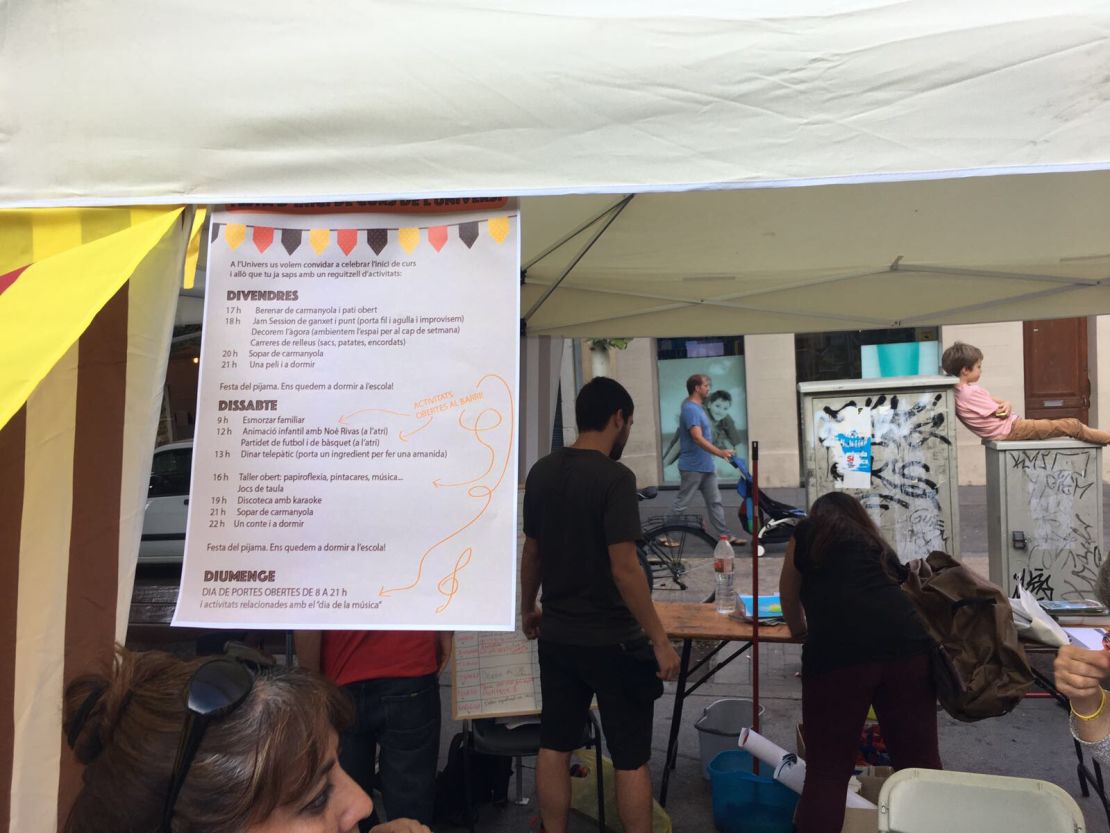 Parents organize a youth fair to take place inside a Barcelona school over the weekend in hopes of ensuring it remains open until Sunday.