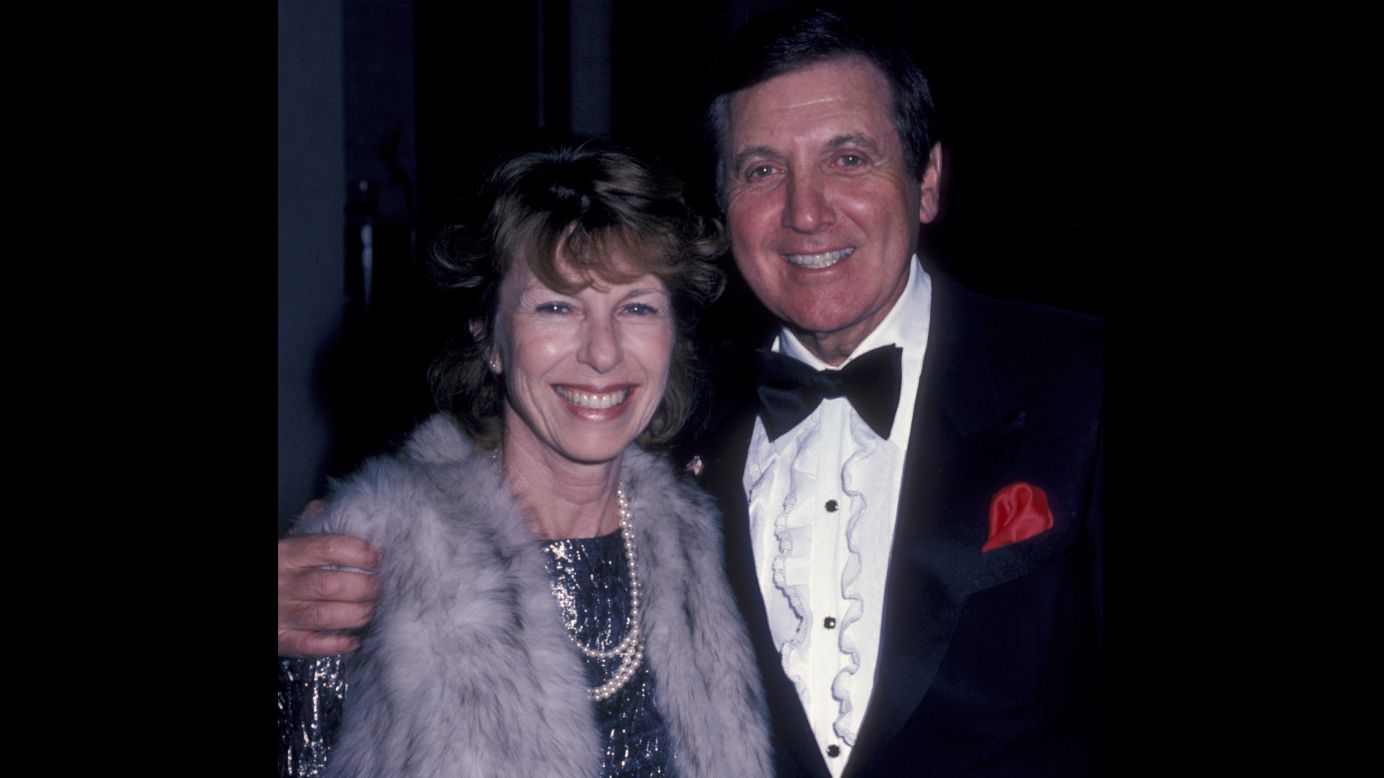 Monty Hall and Joanna Gleason attend George Burn's birthday party on January 11, 1986, at Chasen's Restaurant in Beverly Hills. 