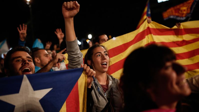 Independence supporters gather in Barcelona after Catalonia's separatist government <a href="index.php?page=&url=http%3A%2F%2Fwww.cnn.com%2F2017%2F09%2F27%2Feurope%2Fcatalan-referendum-explained%2Findex.html">held a referendum</a> to decide if the region should split from Spain on Sunday, October 1.