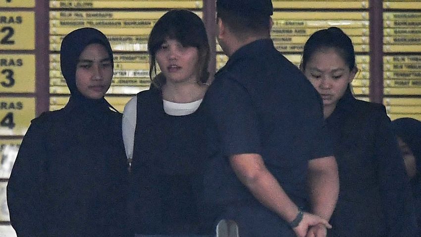 Royal Malaysian Police escort Vietnamese defendant Doan Thi Huong (2nd L) after her trial at the Shah Alam High Court in Shah Alam, outside Kuala Lumpur on October 2, 2017, for her alleged role in the assassination of Kim Jong-Nam, the half-brother of North Korean leader Kim Jong-Un.Two women pleaded not guilty on October 2 to murdering the half-brother of North Korea's leader at the start of their trial in Malaysia, as prosecutors alleged they practised for the Cold War-style assassination before carrying it out. / AFP PHOTO / MOHD RASFAN        (Photo credit should read MOHD RASFAN/AFP/Getty Images)