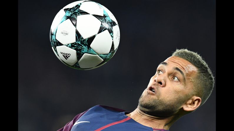 PSG defender Dani Alves controls the ball during a Champions League match against Bayern Munich on Wednesday, September 27.