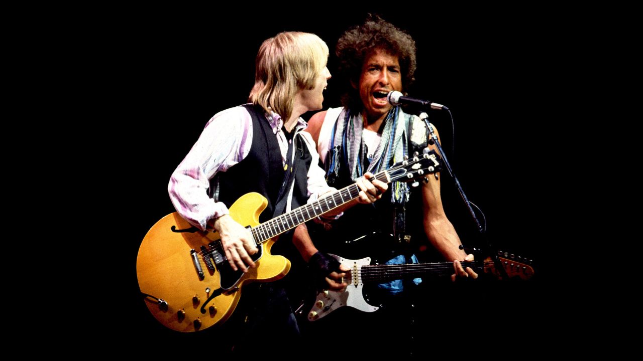 Petty performs with Bob Dylan in Chicago in July 1986.