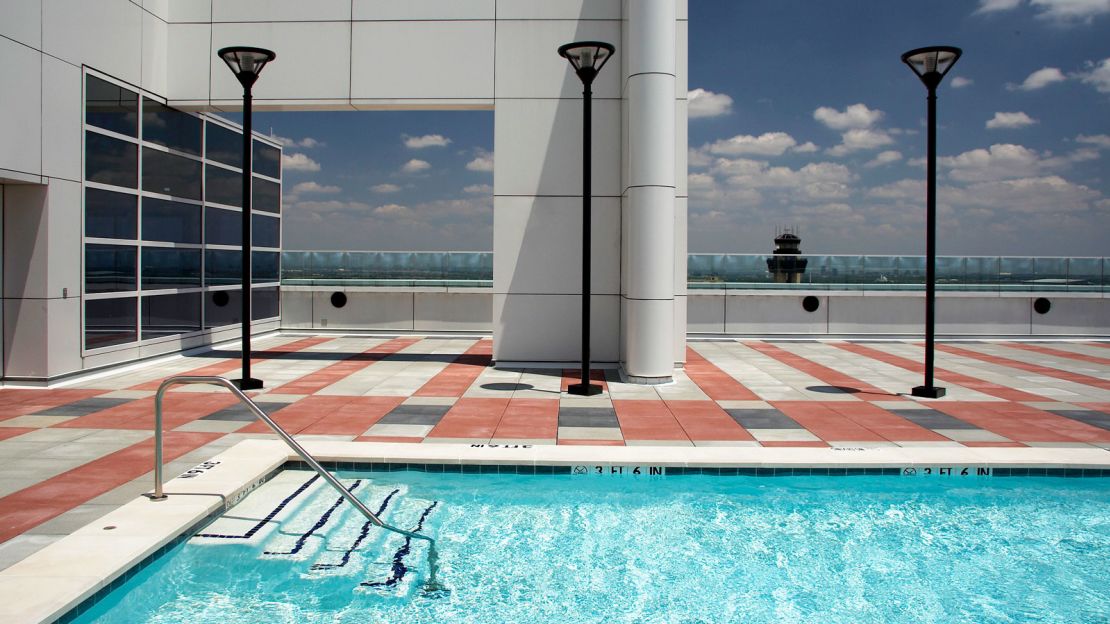 The rooftop saline pool at Dallas Fort Worth International Airport .