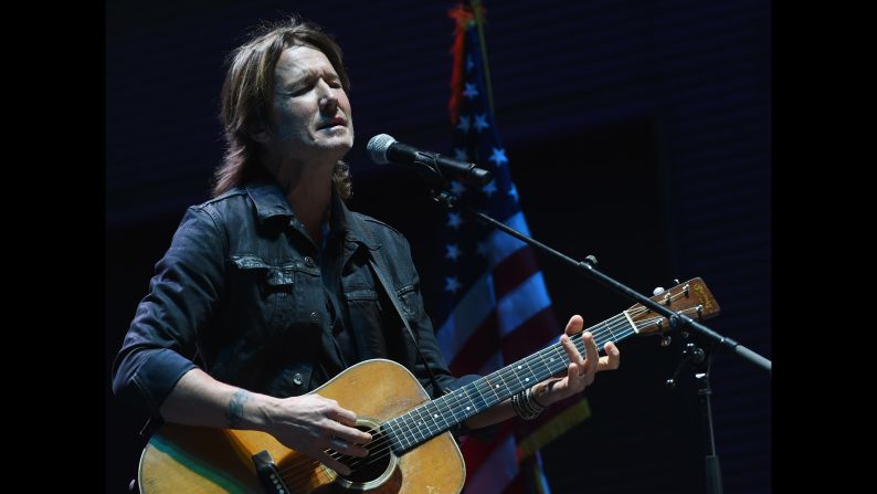 Country music star Keith Urban performs "Bridge Over Troubled Water" during a candlelight vigil in Nashville, Tennessee, on October 2.
