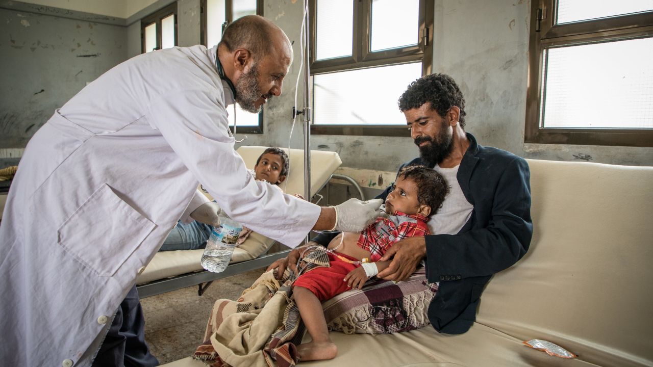 Patients are treated at an IRC-run diarrhea treatment center.