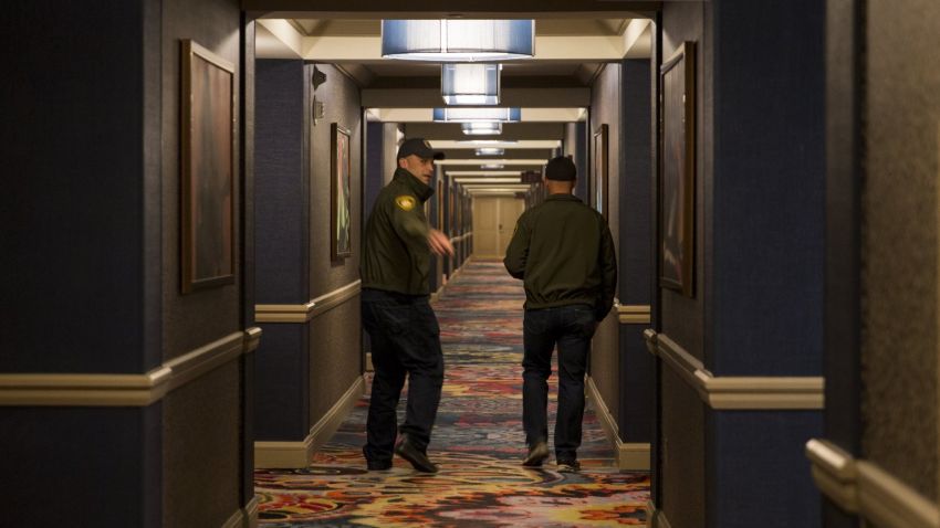 October 3, 2017 - Las Vegas, Nevada, United States: Scenes from inside the Mandalay Bay Resort and Casino on the Las Vegas Strip. Officers walk down the hallways of the gotel near where the shooter killed 58 people and injured 515 others. The gunman opened fire on Oct. 1 at night during a country music festival across the street from the Mandalay Bay Resort and Casino on the Las Vegas Strip. (Bild Exclusive / Polaris) ///