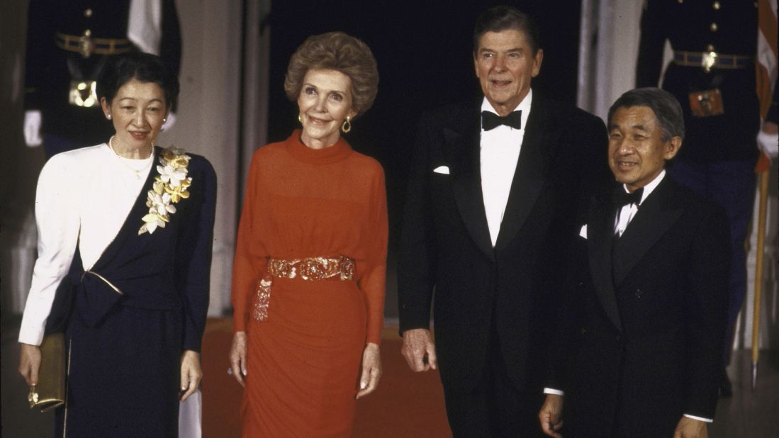 Akihito and Michiko are received at the White House by US President Ronald Reagan and first lady Nancy Reagan in 1987.