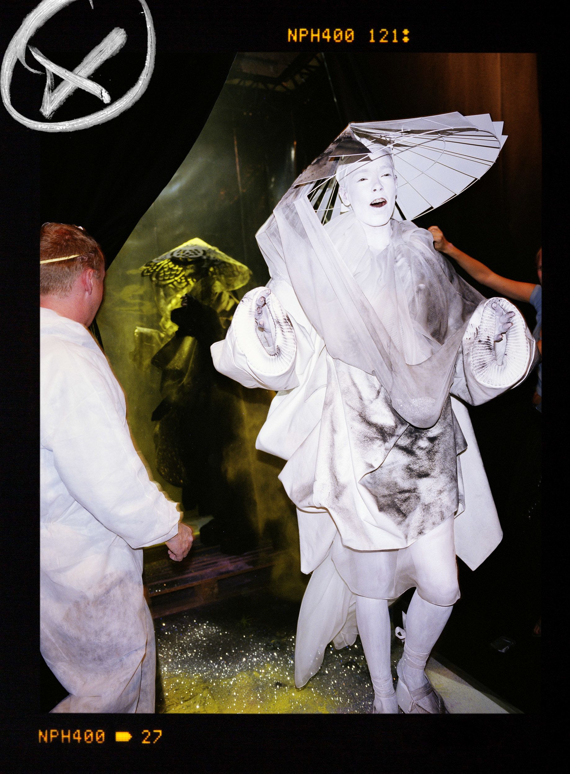 John Galliano's Backstage Dior Shows with Photographer Robert Fairer  [PHOTOS] – WWD