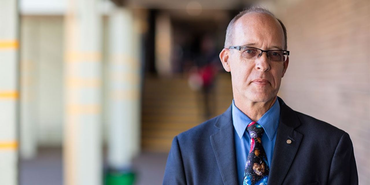 Finalist Ken Silburn was inspired to become a science teacher by the example of the fine teachers who taught him in his youth. Many of Ken's students have received scholarships to study science at university, and he has been awarded the Prime Minister's Prize for Secondary Science Teaching. 