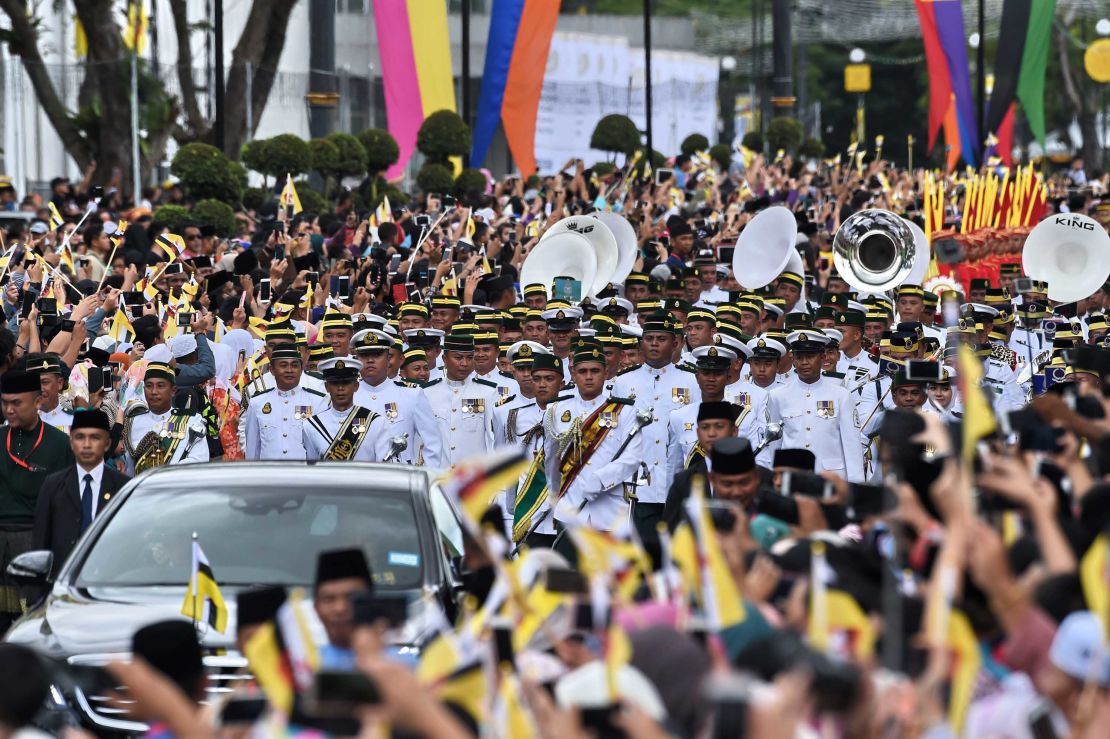 The royal band marches ahead of the Sultan's golden chariot.
