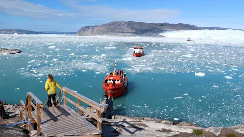 When the boat docks you have to quickly climb about 100 meters to the safety zone, away from any potential tsunamis. 