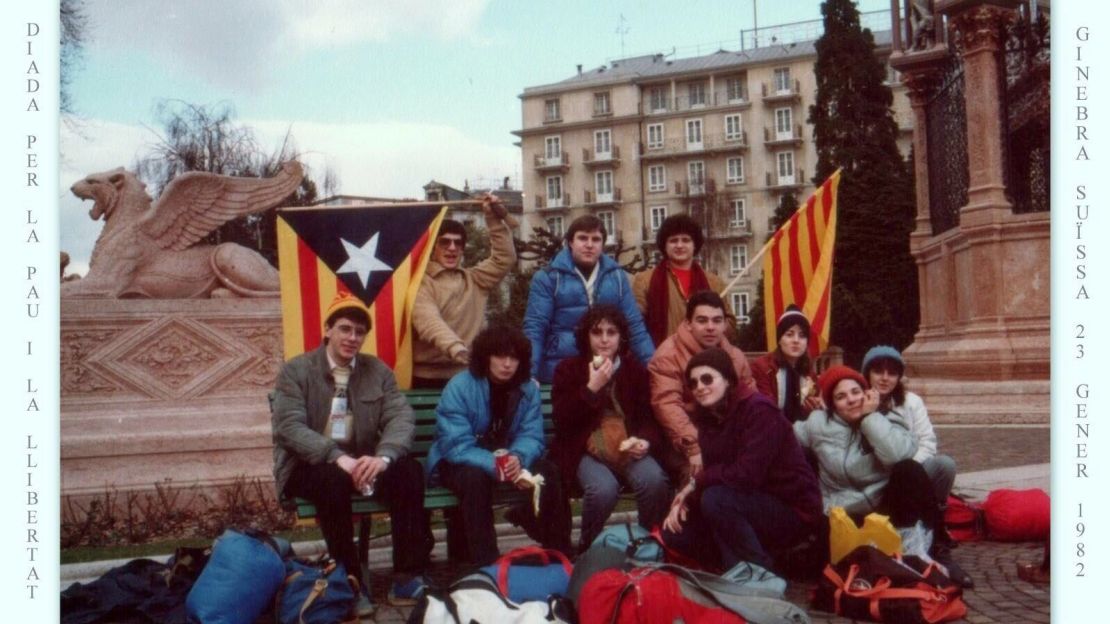 Puigdemont, front left, sits with students in Geneva during an international conference in 1982.