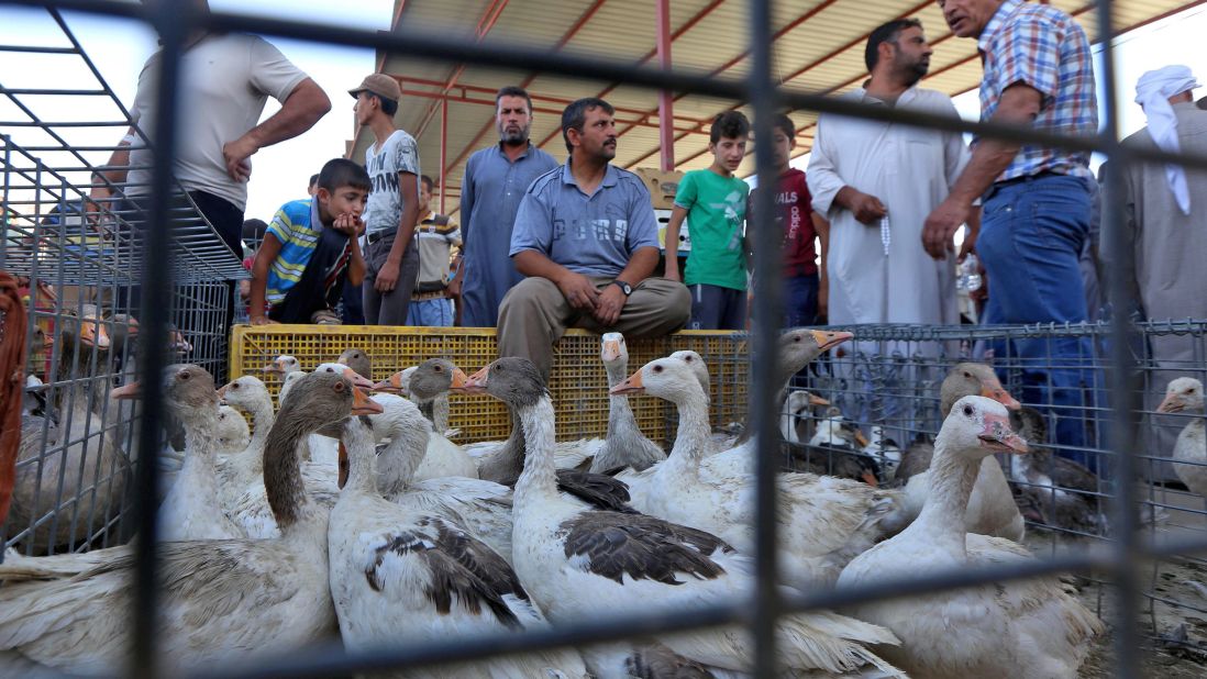 People shop for poultry at a market in Mosul's Gogjali neighborhood.