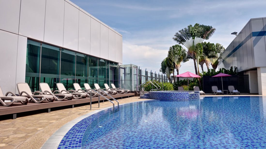 <strong>Singapore Changi Airport:  </strong>This highly rated airport's various plush amenities include a rooftop swimming pool located at the Aerotel Singapore Transit Hotel.