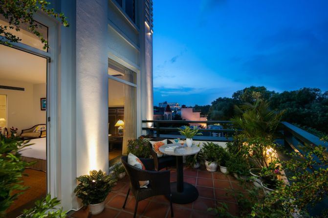 <strong>Zephyr Hotel:</strong> Just south of Hanoi's central Hoan Kiem Lake, Zephyr Hotel is set inside a colonial white and gray building with stately pillars and high ceilings.