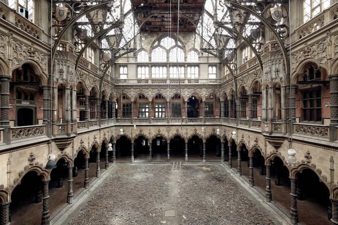 This structure was originally built in 1531, when Antwerp was a prominent commercial and cultural center in Europe. (London only got its stock exchange 30 years later.) After a fire destroyed most of it, it was reconstructed in its current form in 1872. Following decades of decay, the building has been completely <a  target="_blank" target="_blank">restored</a> and will open to the public in 2019.