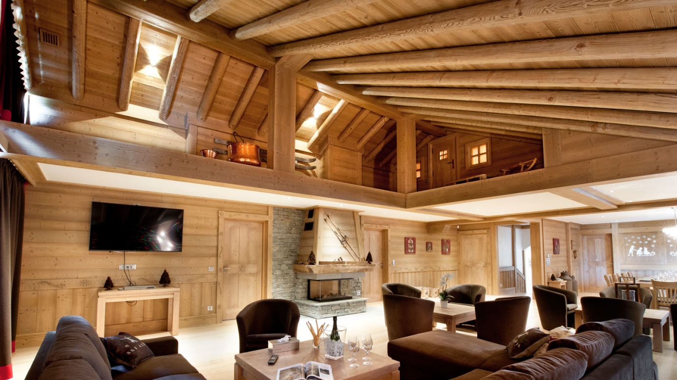 <strong>Chalet Le Flocon:</strong>  This modern chalet in La Plagne, France has a six meter hot tub, an infinity pool as well as two private bars.