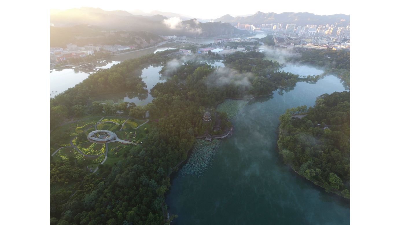 <strong>Chengde Mountain Resort/Rehe Palace, Hebei: </strong>A UNESCO World Heritage Site, this mountain resort was once a summer palace used by Qing Dynasty emperors on holiday. Lush grasslands, marvelous mountains and tranquil valleys still make it a cool place to avoid the heat.