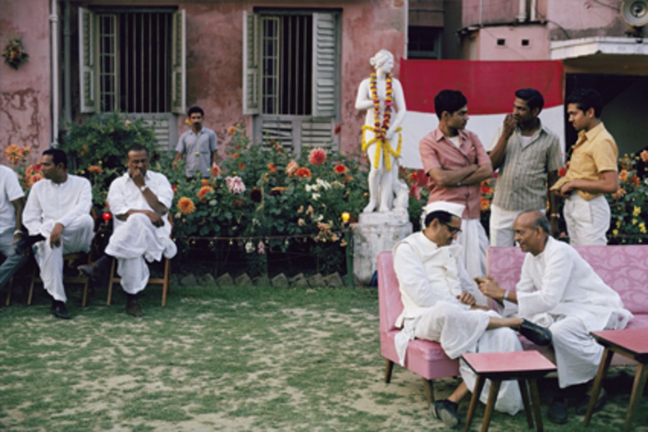 Although Singh spent time living in Hong Kong, London, Paris and New York, his photography focused exclusively on India.