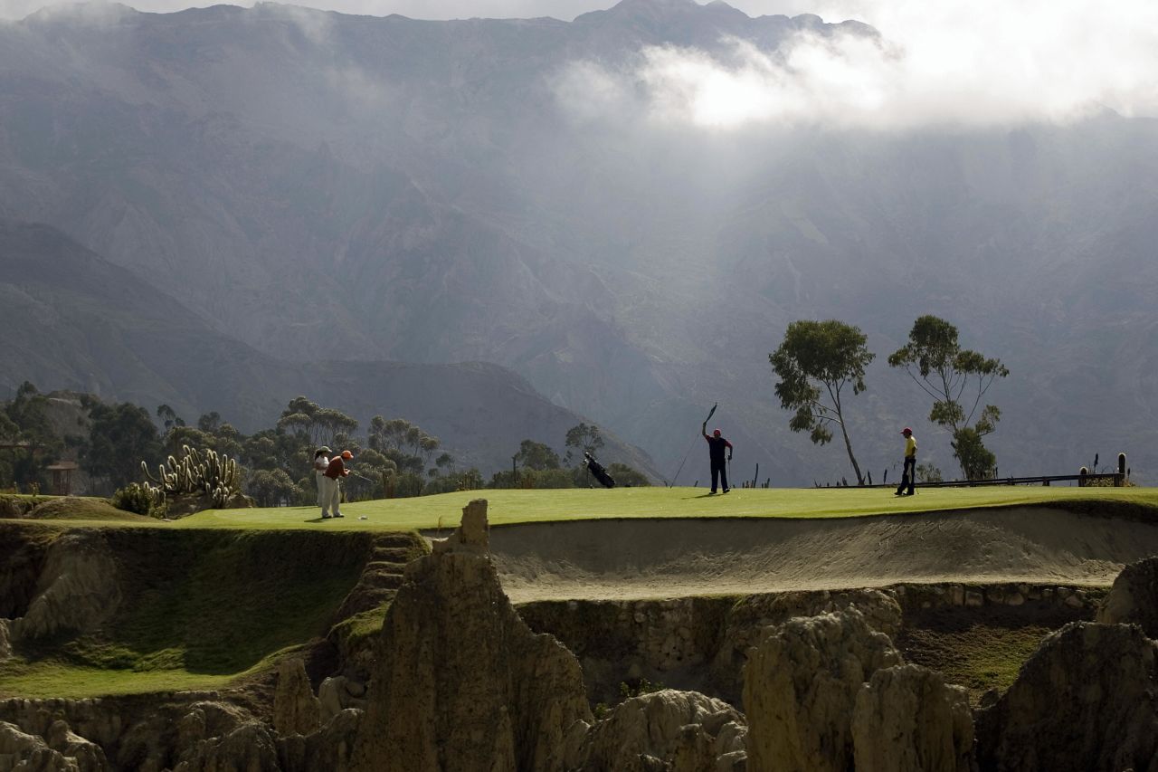 Situated on the edge of a canyon and surrounded by the snow-capped Andes mountains, the altitude means it's a course to quite literally take the breath away. <a href="https://www.facebook.com/cnnsport/" target="_blank" target="_blank">What's the craziest golf course you've ever played? Have your say on CNN Sport's Facebook page</a>