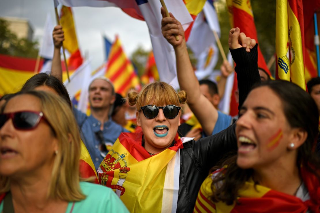 As well as National Day celebrations across the country, thousands of opponents to Catalonian independence also gathered in Barcelona in a show of unity. 