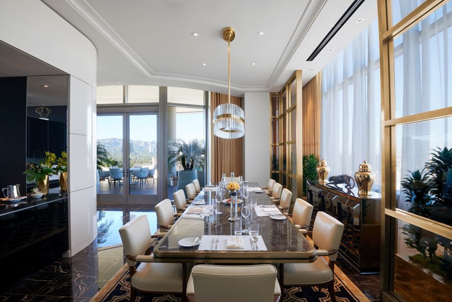 <strong>Waldorf Astoria Beverly Hills:</strong> This new California hotel boasts an elegant Presidential Penthouse suite.