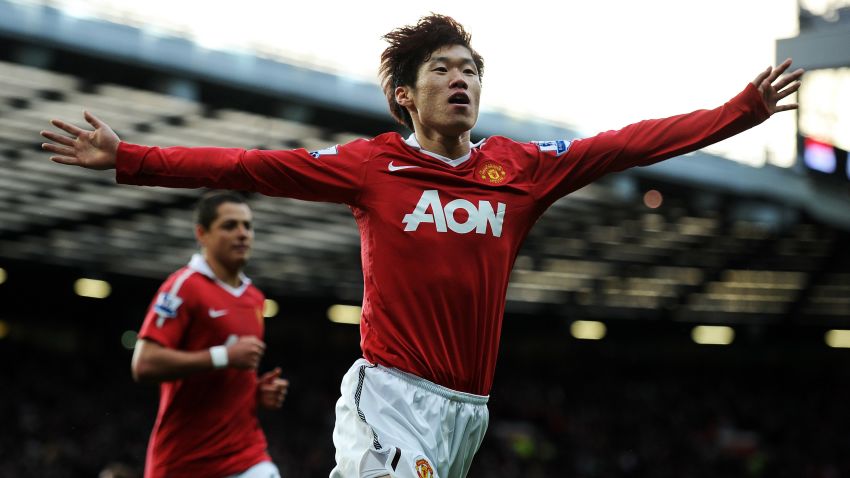 MANCHESTER, ENGLAND - NOVEMBER 06:  Ji-Sung Park of Manchester United celebrates scoring the opening goal during the Barclays Premier League match between Manchester United and Wolverhampton Wanderers at Old Trafford on November 6, 2010 in Manchester, England.  (Photo by Laurence Griffiths/Getty Images)