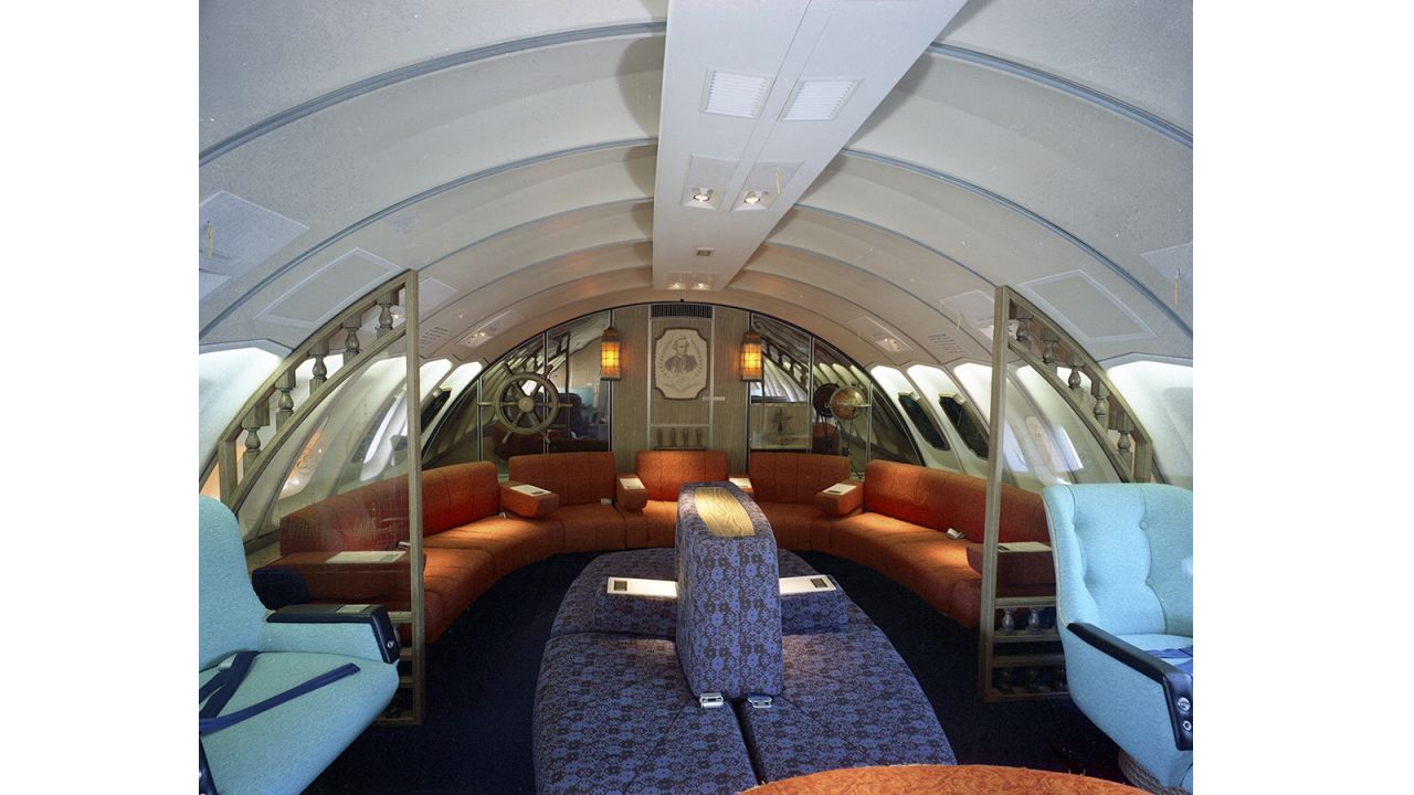 <strong>Top deck: </strong>Qantas was very proud of its First Class Captain Cook lounge on the upper deck, but it didn't last long and was soon replaced by seats.