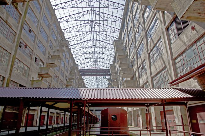 The atrium spans more than 41,000 square feet, offering a large light-filled space with unique historical features, including the two original rail lines that were once used to deliver freight, and the staggered balconies from which cargo was loaded and unloaded by movable cranes.