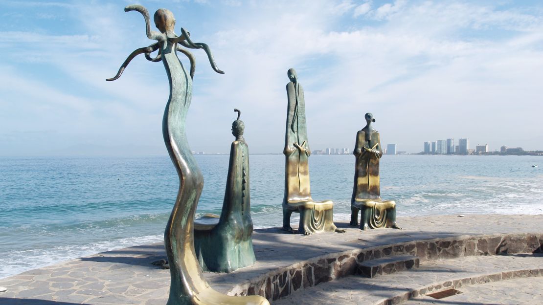 Artist Alejandro Colunga's Lovecraft tribute at Rotonda del Mar.