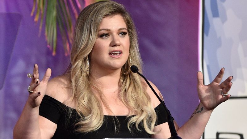 Kelly Clarkson admits she spanks her children if they misbehave 