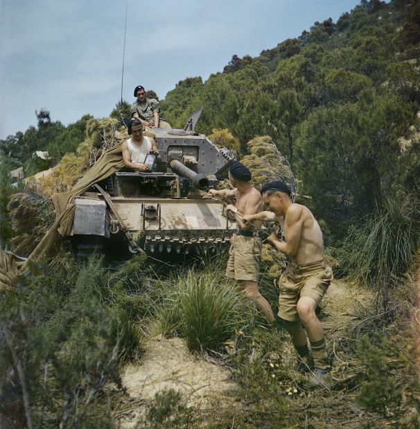 A crew from the 16th/5th Lancers, 6th Armored Division, clean the gun barrel of their Crusader tank at El Aroussa in Tunisia, May 1943.
