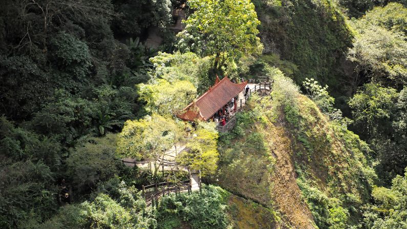 <strong>Touring the park: </strong>The Wuyishan Nature Reserve features seven main scenic areas and many unofficial but charming spots. 