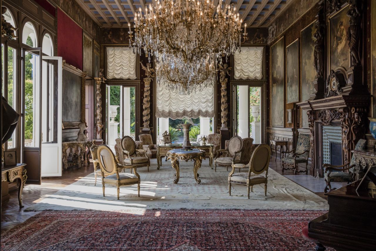 According to <a href="https://www.bloomberg.com/news/features/2017-10-12/look-inside-villa-les-cedres-the-most-expensive-house-for-sale-now" target="_blank" target="_blank">Bloomberg</a>, its library holds some 3,000 books, as well as ornate chandeliers, historic furniture and elegant paintings.