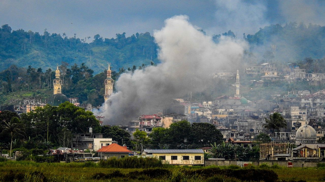 Smoke billows from houses after aerial bombings by Philippine Air Force planes on Islamist militant positions in Marawi on September 17, 2017. 
