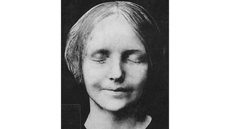 The story of the famous death mask of L'inconnue de la Seine was that her body was retrieved from the river Seine in Paris in the 1870s or 1880s. She'd apparently drowned herself. An attendant at the morgue was apparently so moved by her beauty and youth that he ordered a plaster mold of her face. 