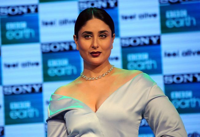 Bollywood actress Kareena was until this year the face of Dubai-based designer Faraz Manan's ready to wear <a  target="_blank" target="_blank">Crescent Lawn Collection</a>. Recently she helped inaugurate two new jewelry stores for Malabar Gold and Diamonds in Dubai.