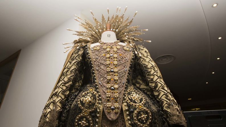 <strong>'Shakespeare in Love':</strong> Judi Dench wore this spectacular gown for her eight-minute performance as Elizabeth I in "Shakespeare in Love," for which she won an Oscar for Best Supporting Actress. 