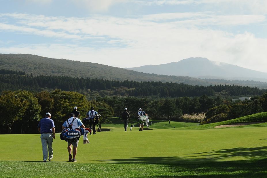 The largest island and smallest province in South Korea, Jeju is a volcanic island 130 kilometers from the southern coast of the Korean Peninsula.