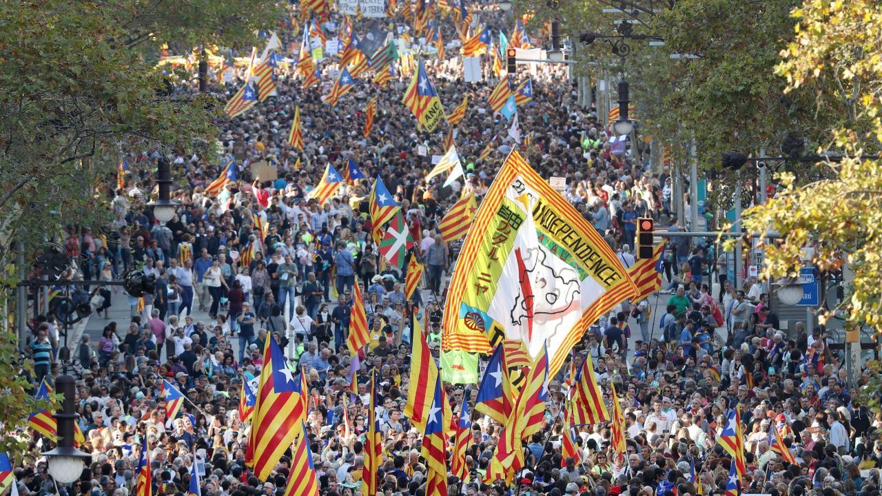 BARCELONA, SPAIN - OCTOBER 21:  Protesters wave Catalan independence flags and a giant flag to demand freedom and independence as they demonstrate against the Spanish federal government's move to suspend Catalonian autonomy and against the imprisonment of Catalan leaders Jordi Sanchez and Jordi Cuixart on October 21, 2017 in Barcelona, Spain. The Spanish government announced measures today it will implement in triggering Article 155, which would lead to the imposition of direct rule by Spanish authorities in Catalonia and at least temporarily suspend the region's autonomy. The government also plans to hold Catalan regional elections in January. The moves come after Catalan regional President Carles Puigdemont let a Thursday deadline today pass and threatened to go forward with Catalan independence.  (Photo by Sean Gallup/Getty Images)