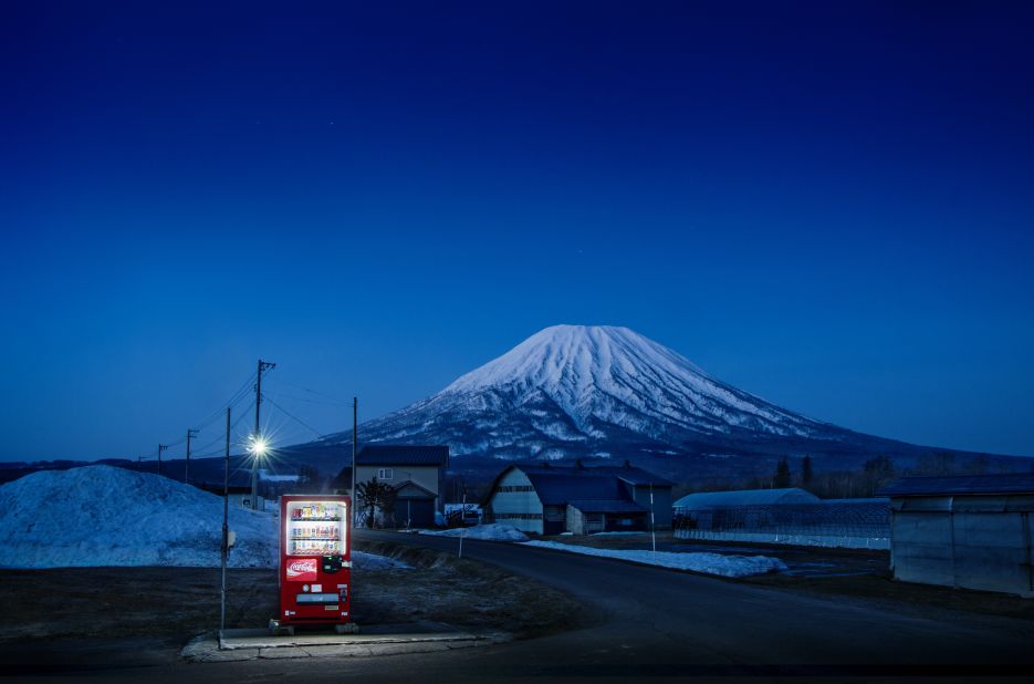 This photo, which shows Mount Yotei in the background, is Ohashi's favorite from the collection: "It paints a very lonely image. There were two vending machines previously in this place, but profits were low and one was removed. I think in some ways I'm comparing modern-day people to vending machines. In our daily lives, we are also like vending machines that can withstand blizzards but ultimately go unrewarded." 