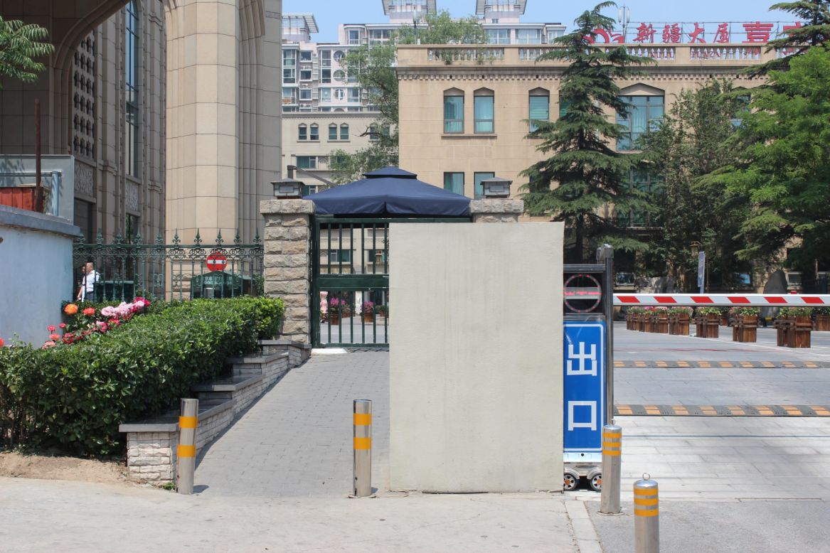 <strong>Secure dining: </strong>To visit the Xinjiang Islam Restaurant, operated by the Xinjiang provincial government, diners have to go past a security gate in the provincial government's compound in Beijing.